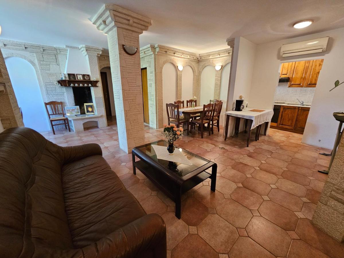 רוביני Apartments & Rooms Gaspar מראה חיצוני תמונה